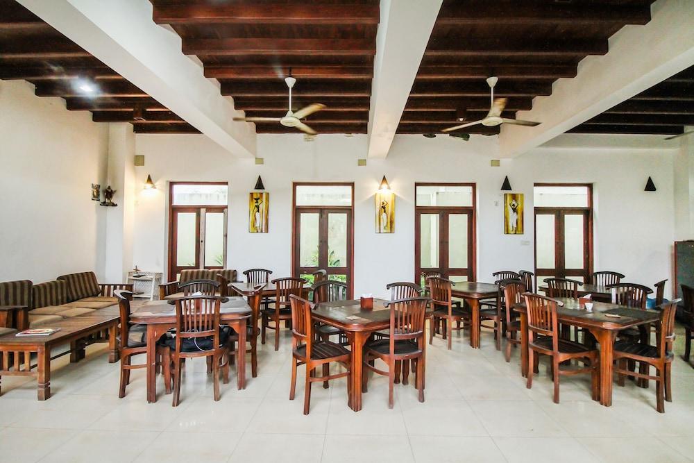 Ceylonica Beach Hotel Negombo Eksteriør billede