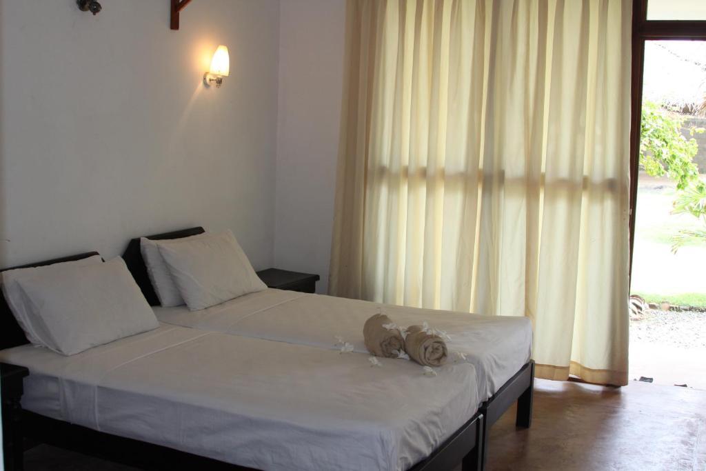 Ceylonica Beach Hotel Negombo Eksteriør billede